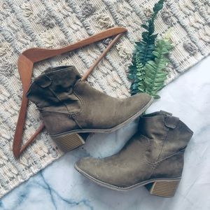 Merona Heeled Olive Booties (8.5)